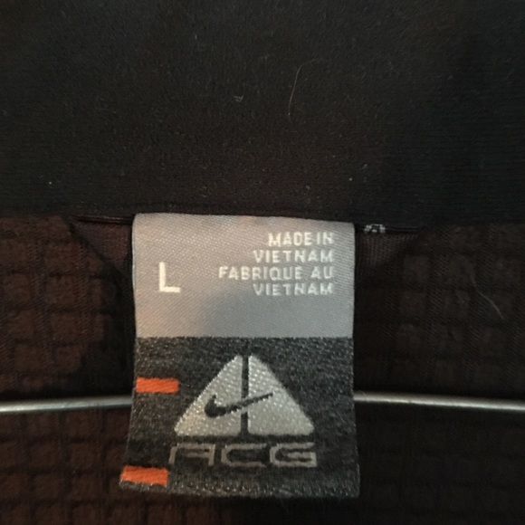 Really Nice Women’s Nike ACG Jacket Size Large - Picture 4 of 8